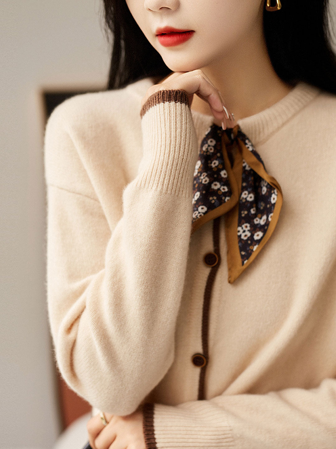 Aurora™ - Vintage Crew Neck Knitted Cardigan