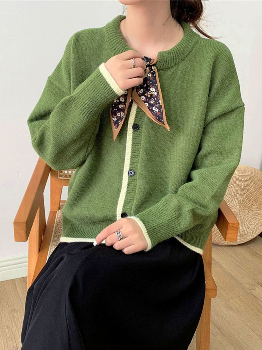 Aurora™ - Vintage Crew Neck Knitted Cardigan