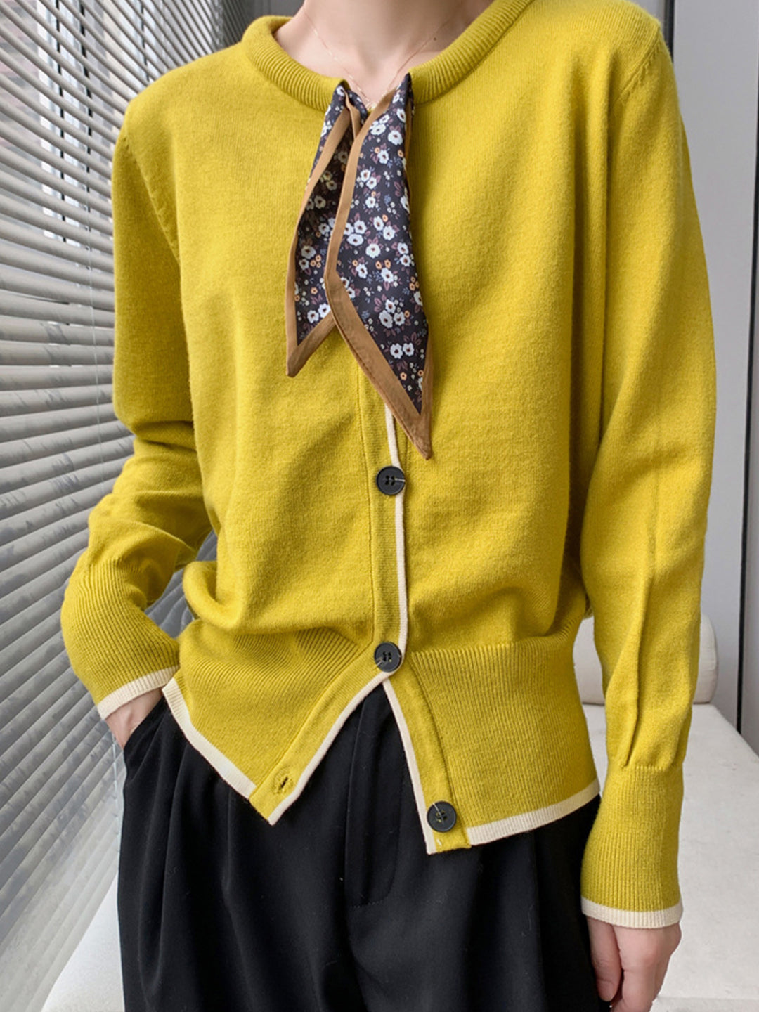 Aurora™ - Vintage Crew Neck Knitted Cardigan